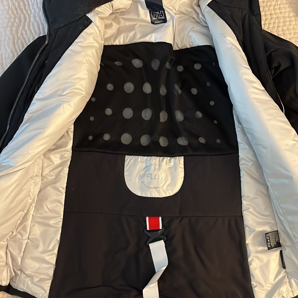 Helly Hansen Winter Jacket - image 2